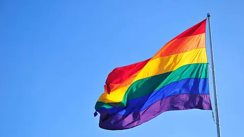 ¿Qué significan los colores de la bandera LGBTIQ+? La historia detrás del arcoíris