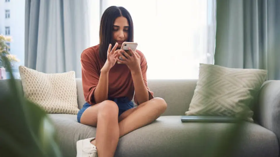 Los adolescentes son más vulnerables a los estímulos de las redes sociales debido a que su cerebro aún se encuentra en desarrollo, explica la UNAM./ Pixabay