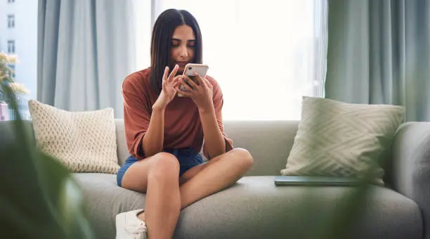 Los adolescentes son más vulnerables a los estímulos de las redes sociales debido a que su cerebro aún se encuentra en desarrollo, explica la UNAM./ Pixabay