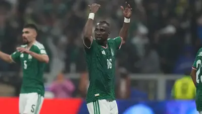 ¡Histórico! Julián Quiñones anota ante Inglaterra y empata récord goleador de 'Chicharito' y el 'Matador' en Mundiales