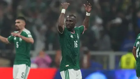 ¡Histórico! Julián Quiñones anota ante Inglaterra y empata récord goleador de 'Chicharito' y el 'Matador' en Mundiales