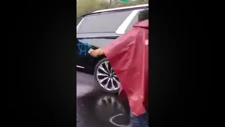 Pintan camioneta de Cuauhtémoc Blanco previo al México vs Inglaterra