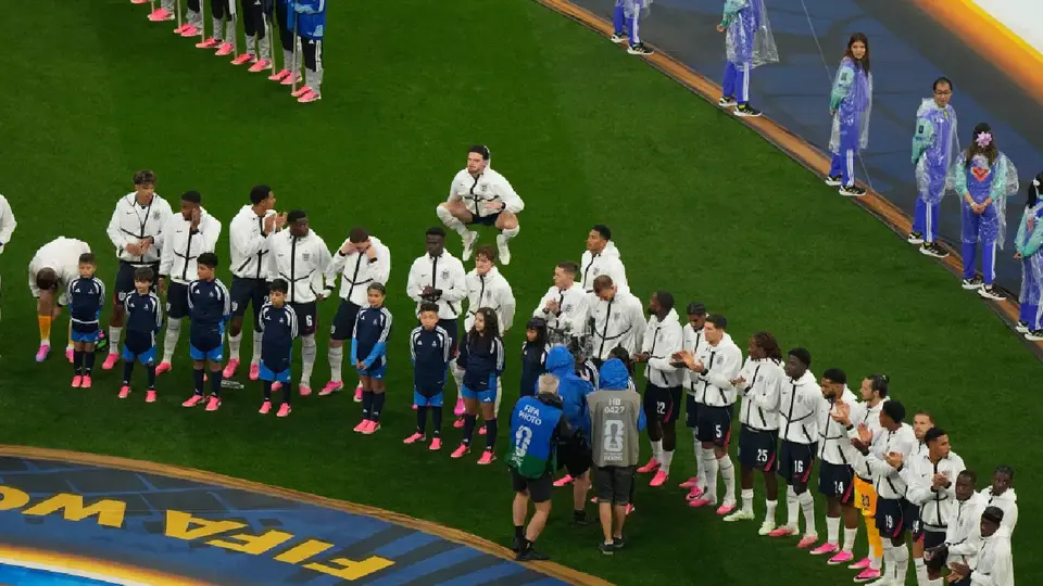 Abuchean el himno de Inglaterra previo al juego ante México