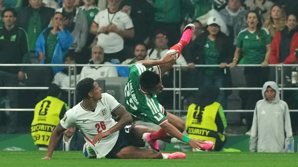 Jarell Quansah en el partido de México contra Inglaterra en el Mundial 2026 | AP