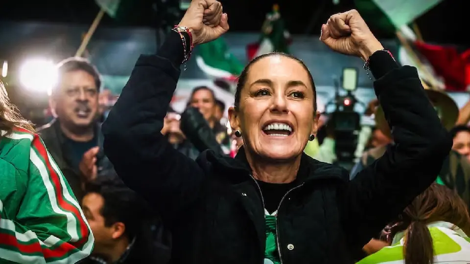 La presidenta llegó al Neza Fut Fest acompañada por la gobernadora del Estado de México, Delfina Gómez, para apoyar a la Selección Mexicana./ Presidencia
