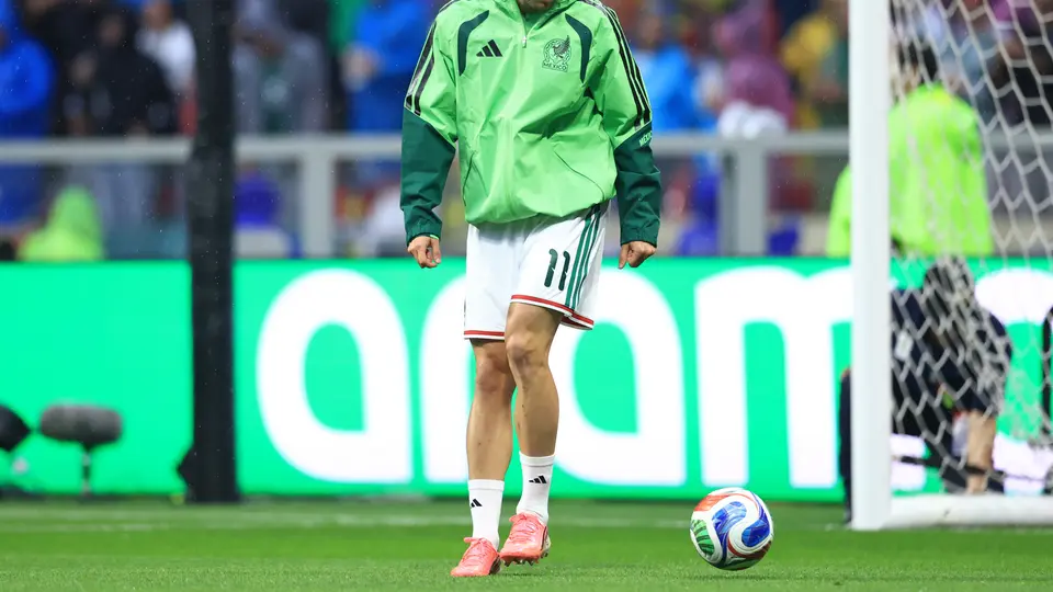 Santiago Gimenez calentando | MEXSPORT
