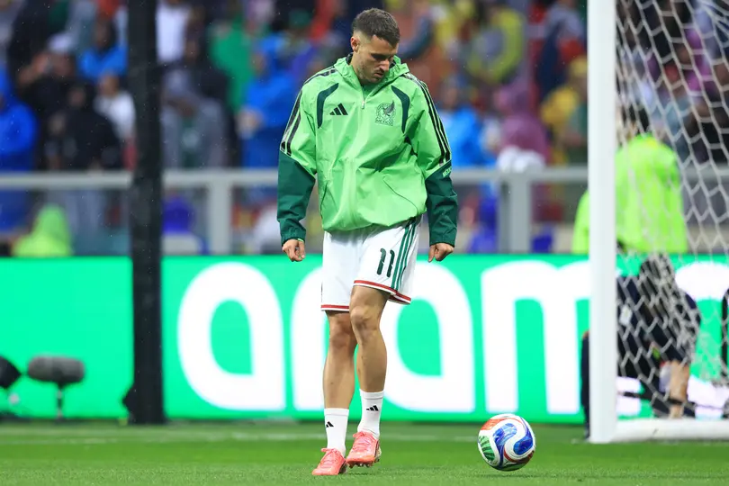 Santiago Gimenez calentando | MEXSPORT