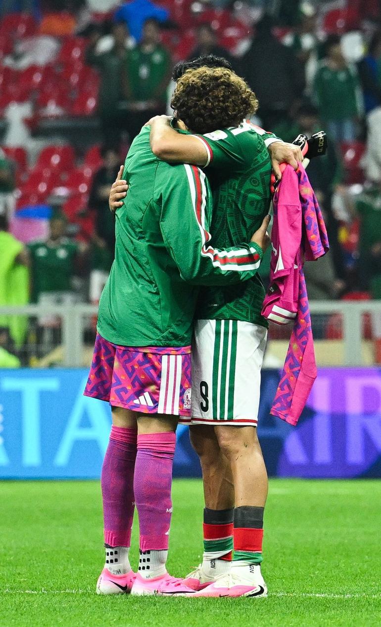 Guillermo Ochoa y Raúl Jiménez | Gina Sánchez