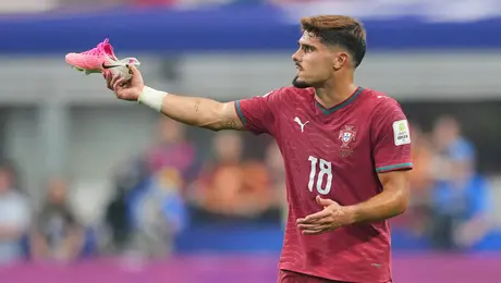 ¿Cábala? La curiosidad del zapato roto de Pedro Neto en el Portugal vs España