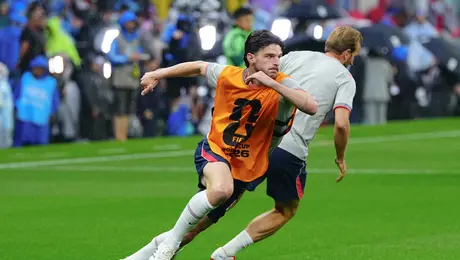 México e Inglaterra salen a calentar a la cancha del Estadio Ciudad de México