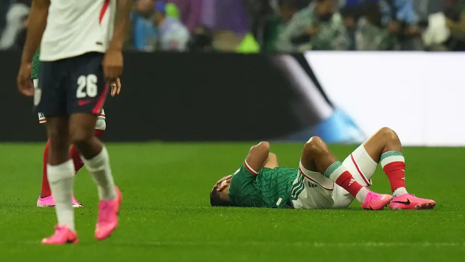 Luis Romo con México | AP