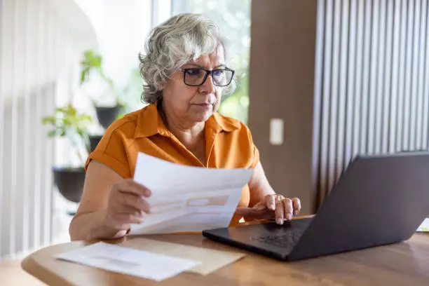 Las cuotas del programa se pagan mensualmente y el asegurado puede elegir el salario con el que desea cotizar. /istock