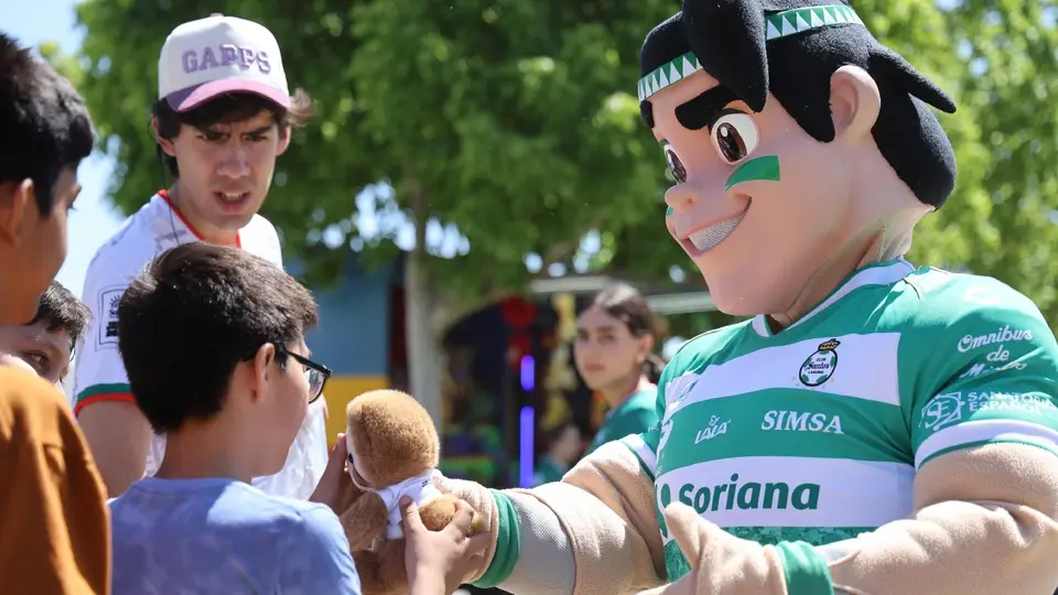 Programa social de Santos Laguna, Guerreros de Corazón, celebra 19 años