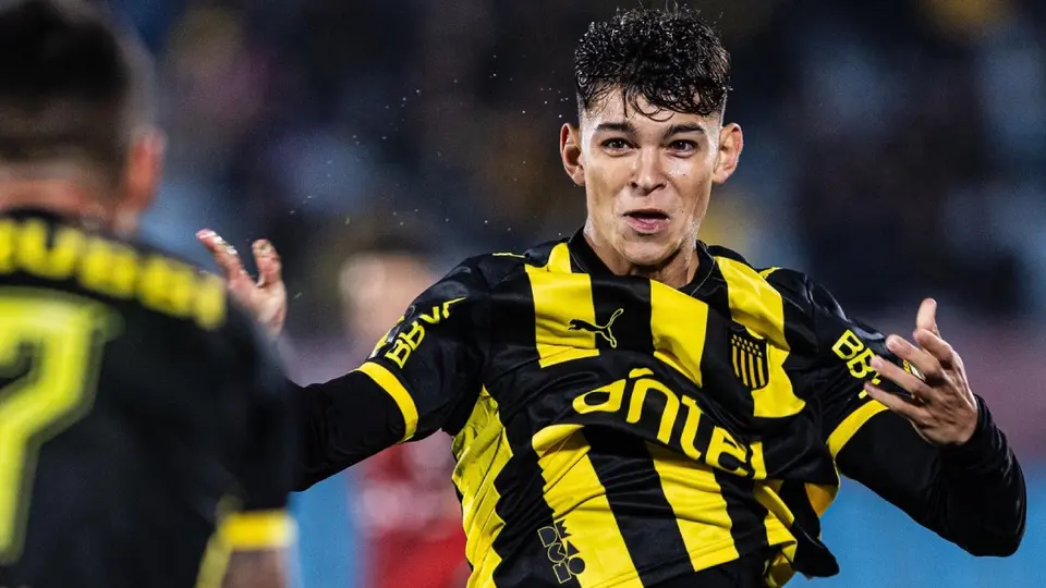 Thiago Espinosa en celebración tras el triunfo ante Montevideo Wanderers | X: @OficialCAP