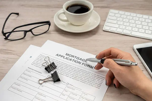 Los bancos pueden ejercer acciones legales para recuperar un adeudo, aun cuando el registro ya no aparezca en el historial crediticio./ Pixabay