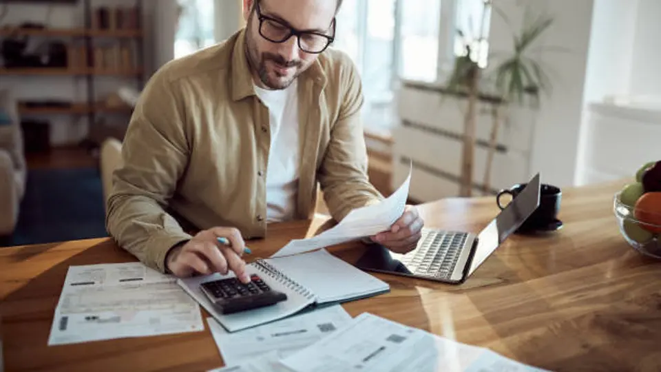 La inmovilización de cuentas solo procede cuando existen adeudos fiscales firmes y conforme al Código Fiscal de la Federación. /istock