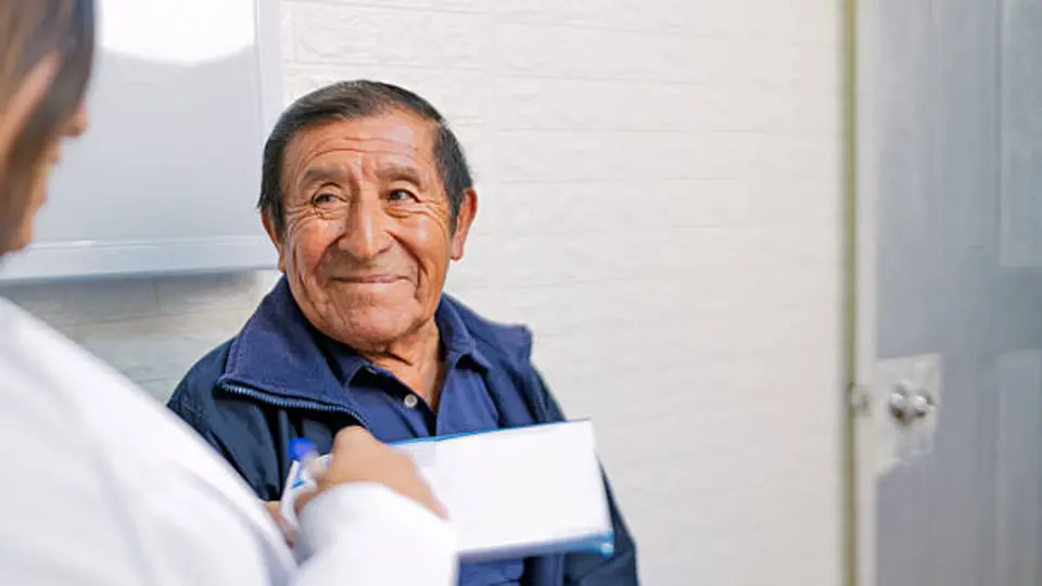 El esquema mantiene las aportaciones para la pensión, pero no incluye servicios médicos, los cuales deben contratarse por separado. /istock