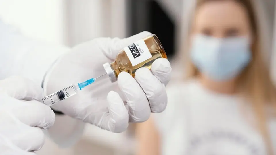 La FDA otorgó la aprobación para el uso de mFlusiva en personas de 50 a 64 años / Magnific