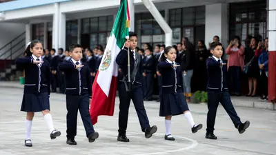 La escolta escolar ya no será para los alumnos con mejores calificaciones: SEP cambia las reglas