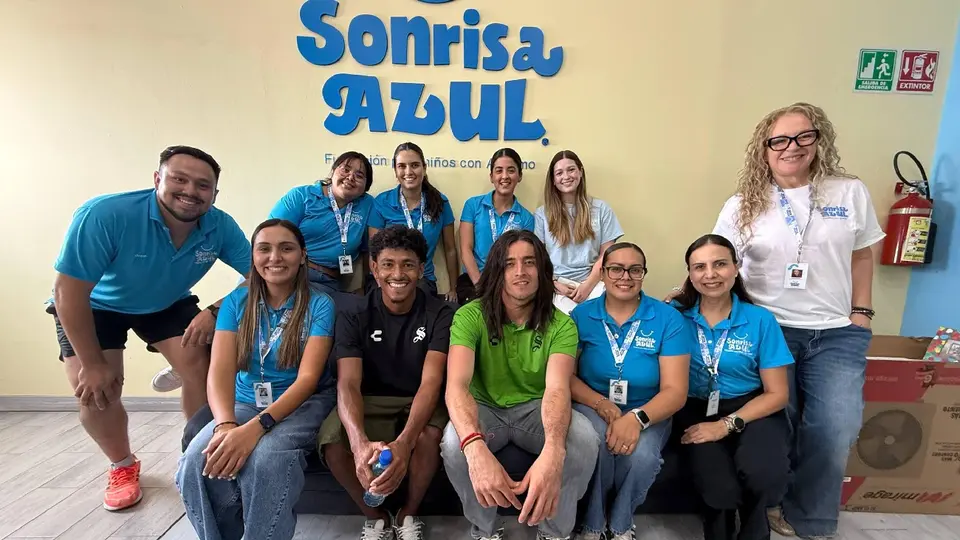 Carlos Acevedo en el programa Sonrisa Azul de Santos Laguna | SANTOS