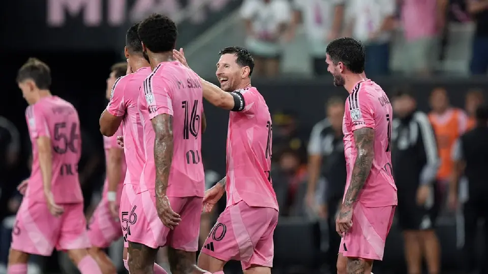 Messi celebrando con los jugadores de Inter Miami | AP