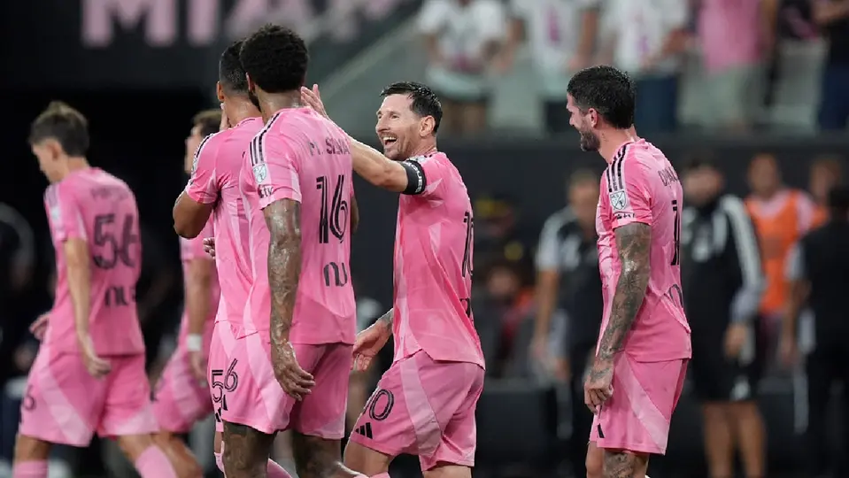 Messi celebrando con los jugadores de Inter Miami | AP