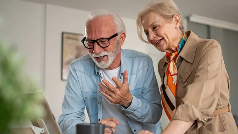 Miles de familias aprovechan esta fecha para reconocer el amor, la experiencia y el legado de los adultos mayores. / iStock