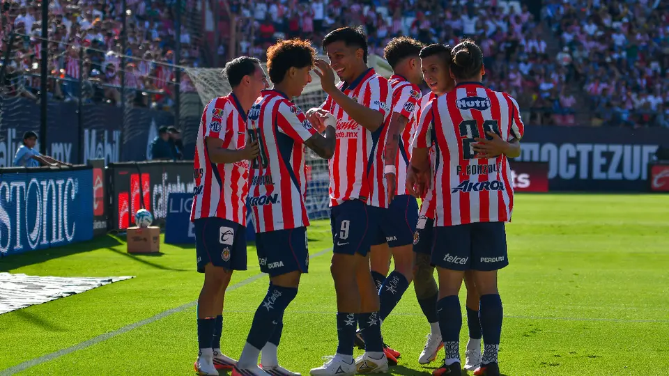 Chivas, en festejo de gol | IMAGO7