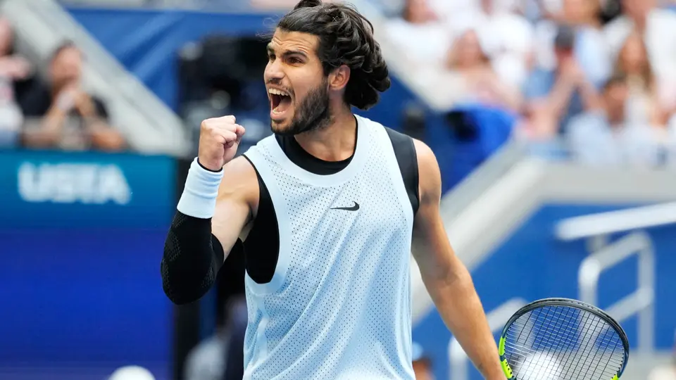 Carlos Alcaraz supera su primera gran prueba y avanza a cuartos del US Open