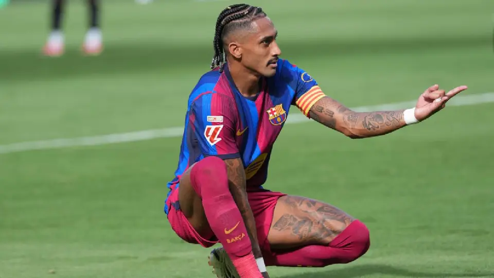 Raphinha tras anotar con el Barcelona | AP