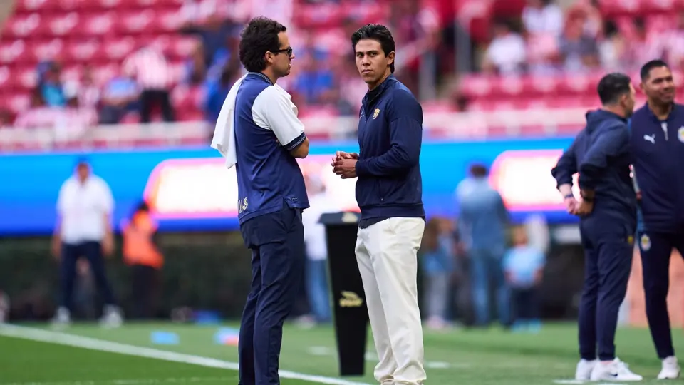 Macías en la banca de Pumas durante el Clausura 2026 | MEXSPORT