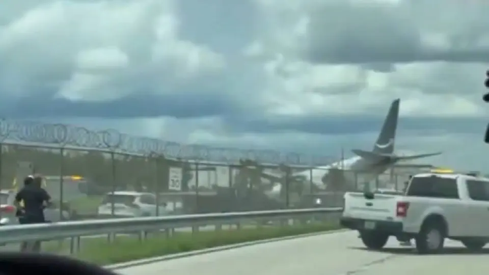 La aeronave, con matrícula N1997A, había despegado de San Juan, Puerto Rico, antes de sufrir el accidente en Miami./ Captura de pantalla