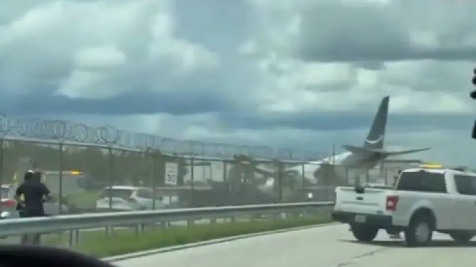 La aeronave, con matrícula N1997A, había despegado de San Juan, Puerto Rico, antes de sufrir el accidente en Miami./ Captura de pantalla