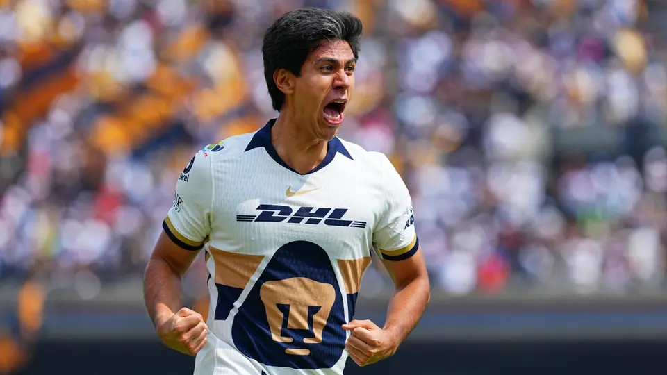 José Juan Macías festeja un gol con Pumas | IMAGO 7