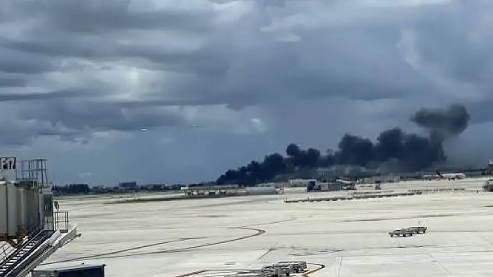 VIDEO: Avión de Prime Air se sale de la pista y se incendia en aeropuerto de Miami | RÉCORD