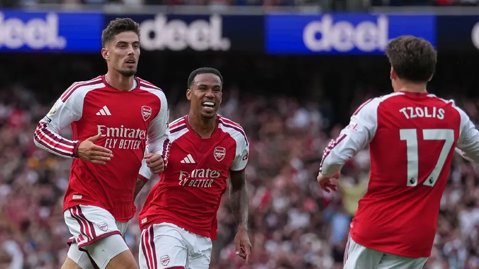 Arsenal le remonta al Chelsea y mantiene el paso perfecto en la Premier League