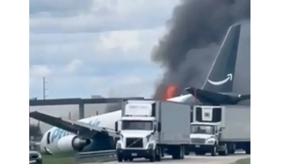 Más de 60 unidades de emergencia de Miami-Dade Fire Rescue fueron desplegadas para atender el percance./ Captura de pantalla