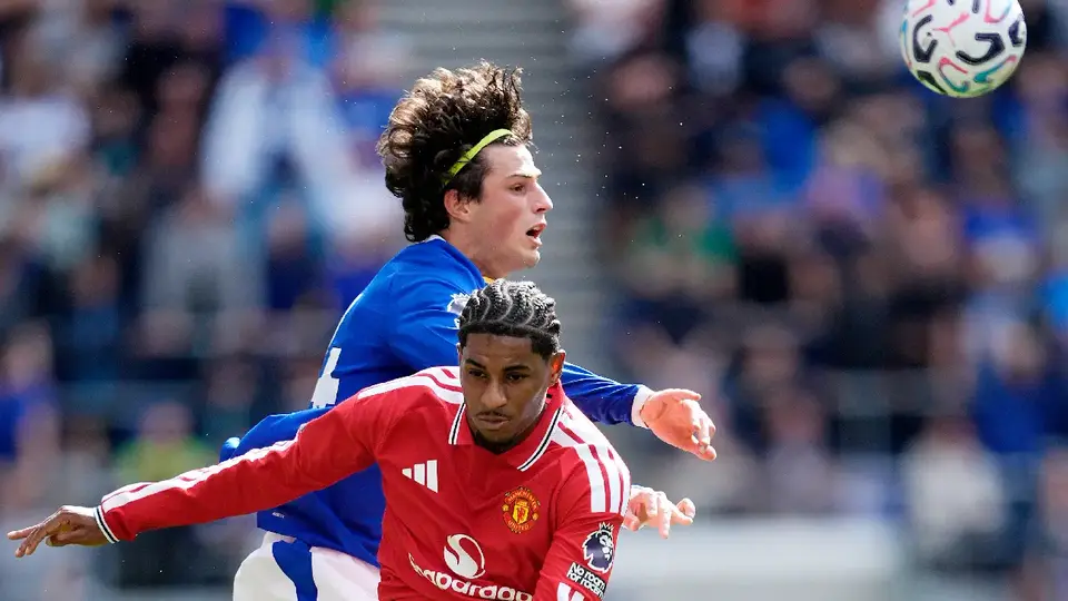 El Manchester United deja escapar la victoria ante el Everton con un gol en el último suspiro