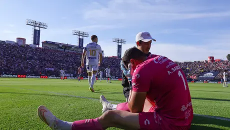 ¡Drama en el Alfonso Lastras! Andrés Sánchez sale entre lágrimas tras grave lesión ante Chivas