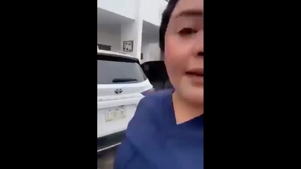 Una familia de Torreón, Coahuila, vivió momentos de angustia al ver sus pertenencias en la calle / Especial