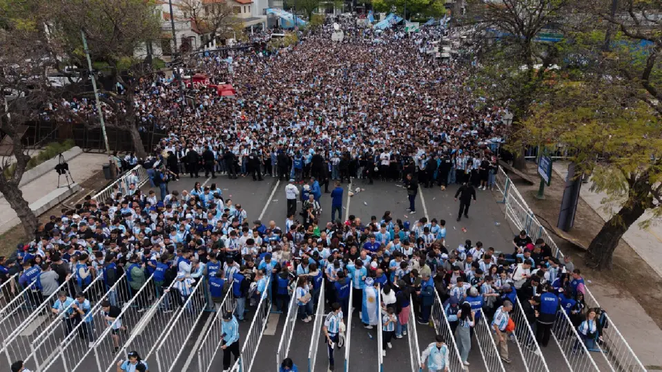 Fanaticada de Argentina acaparan las calles de Buenos Aires | AP
