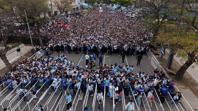 Fanaticada de Argentina acaparan las calles de Buenos Aires | AP
