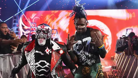 ¿Favorito en MITB? Penta aumenta su racha positiva en Monday Night Raw al vencer a The Vision junto a Je'von Evans