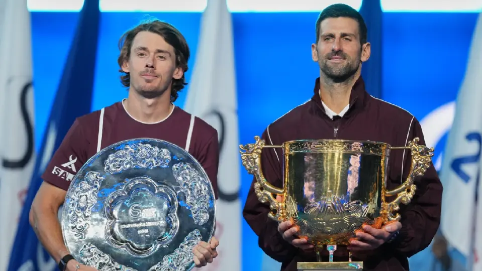 Novak Djokovic y Alex de Miñaur en el Abierto de China | AP