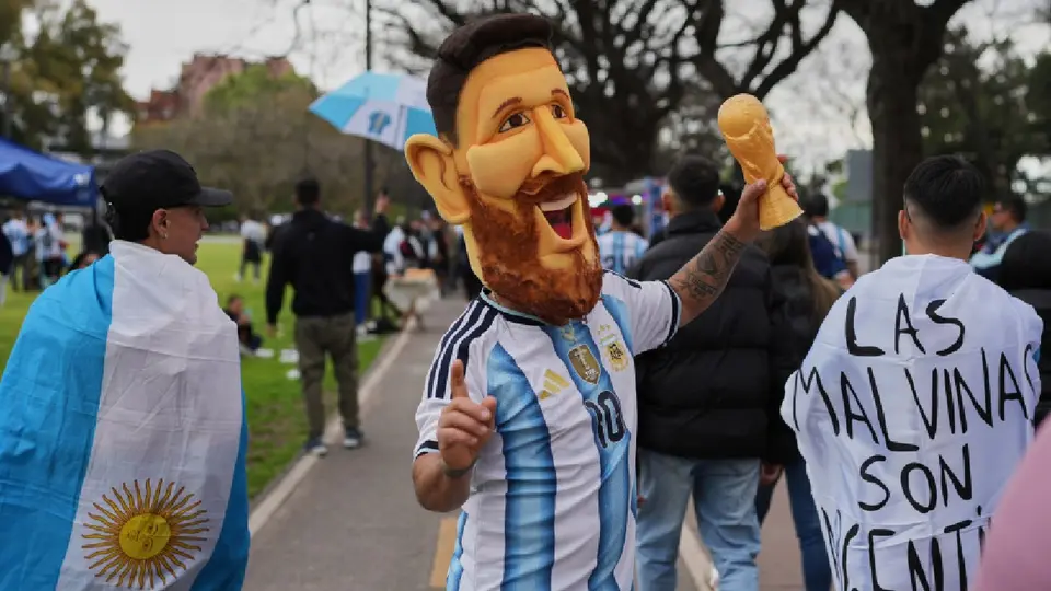 ¡Una locura! Aficionados colapsan Buenos Aires en la despedida de Lionel Messi