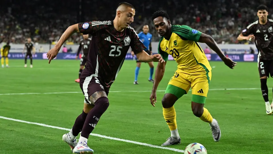 Roberto Alvarado contra la Selección de Jamaica en 2024 | MEXSPORT
