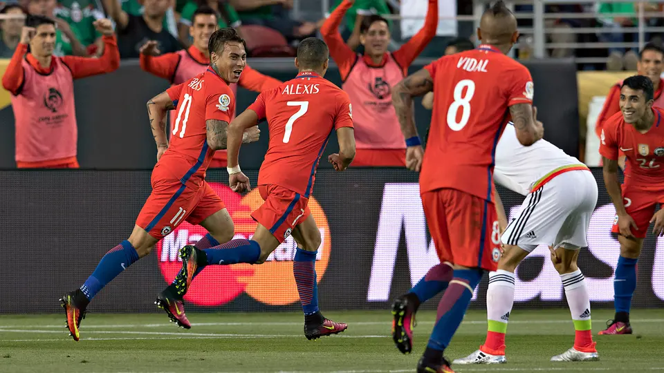 Eduardo Vargas, Alexis Sánchez, Arturo Vidal y Edson Puch festejan en la goleada a México | Imago7