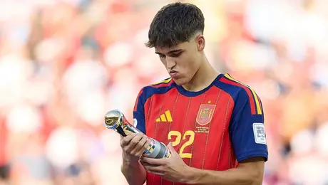 Golden Boy 2026: Pau Cubarsí encabeza la lista de 25 finalistas al trono europeo