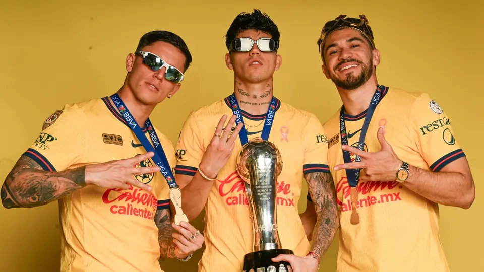 Brian Rodríguez, Kevin Álvarez y Henry Martin en celebración del tricampeonato de América | MEXSPORT