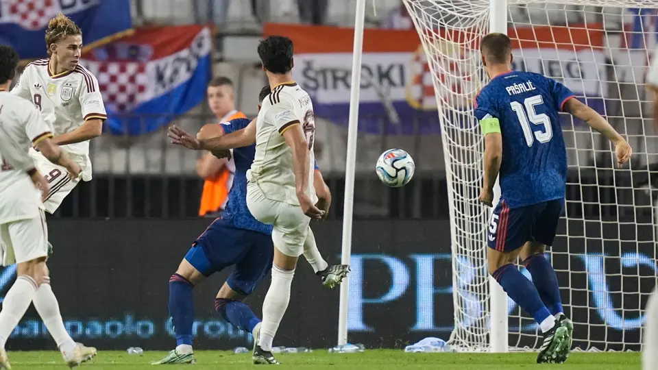 Mikel Merino en acción de gol en el partido de la Selección de España contra Croacia | AP
